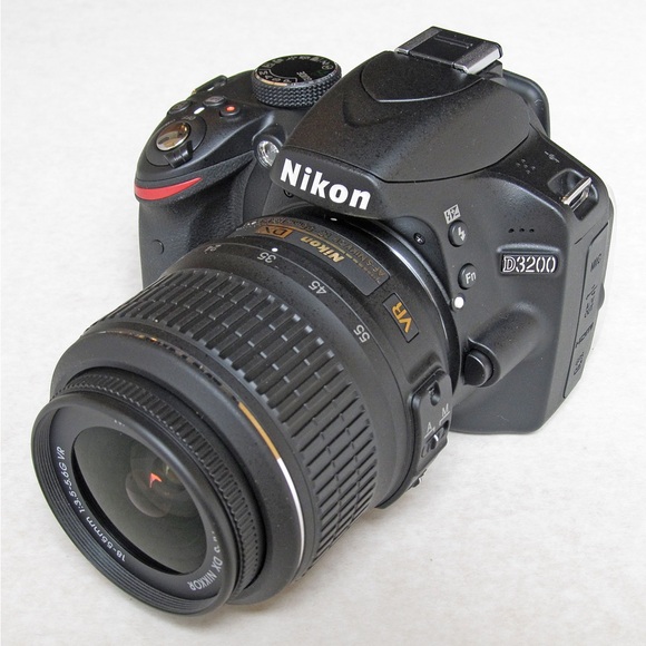 Nikon D3200 24.2 MP CMOS Digital SLR with 18-55mm f/3.5-5.6 - Picture 2 of 5